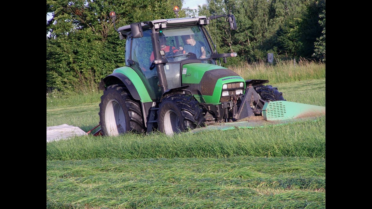 Sianokosy 2017 Koszenie i przetrząsanie trawy /deutz fahr agrotron k410/
