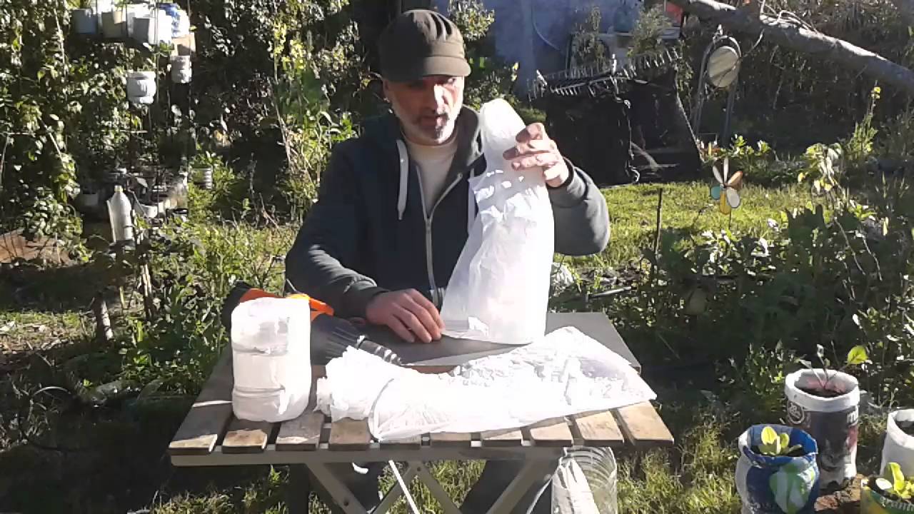 Macetas con bolsas de nylon recicladas.