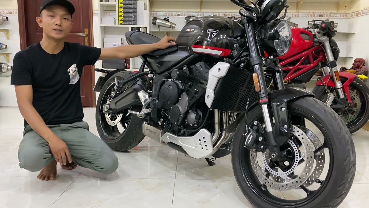 triumph trident akrapovic