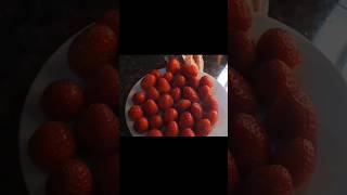 مقطع من فيديو ( تريند الزبادي و الفواكه المثلجة بالشوكولاته)