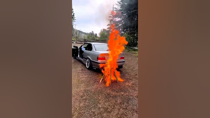 شاهد كيف يشتعل النار بسيارة بي ام دبليو 🔥 BMW E36 M power #shorts #bmw