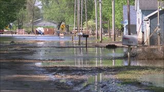 How many Scott County residents are seeking help to pay for flood damage?