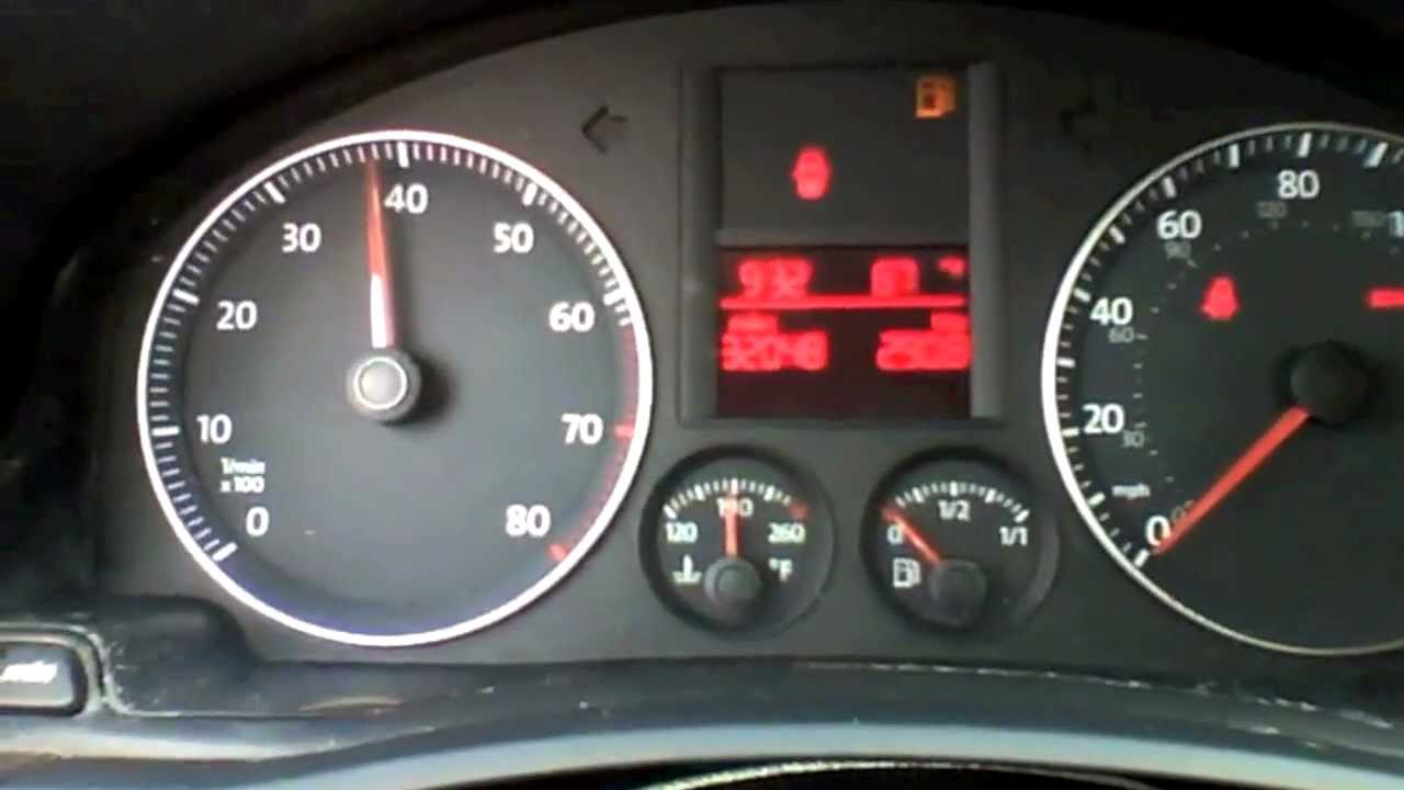 2009 Volkswagen Rabbit 2dr Hatchback 2.5L Start Up, Quick Tour, & Rev With Exhaust View 32K