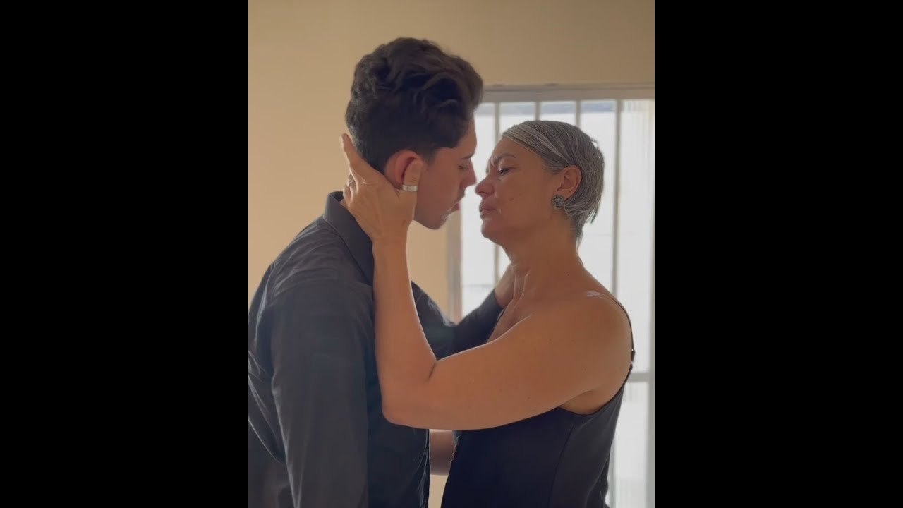 Ele ficou noivo de uma velha senhora sem saber quem ela realmente era