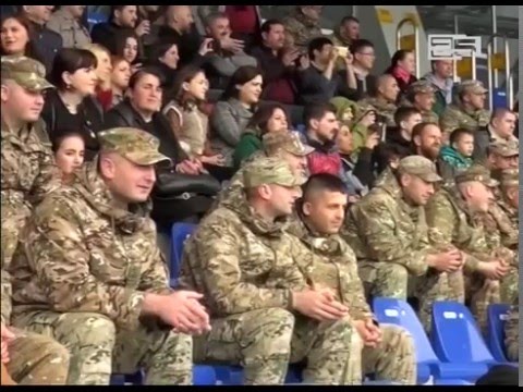 ომის გმირების ოჯახის წევრები დელფინარიუმში