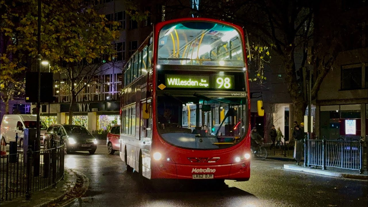 FRV. Маршрут Metroline 98. Холборн, площадь Ред Лайон - автобусный парк Уиллесден. G2 B5LH VWH136...