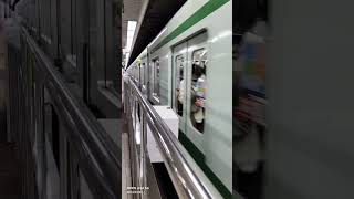 神戸市営地下鉄1000系発車