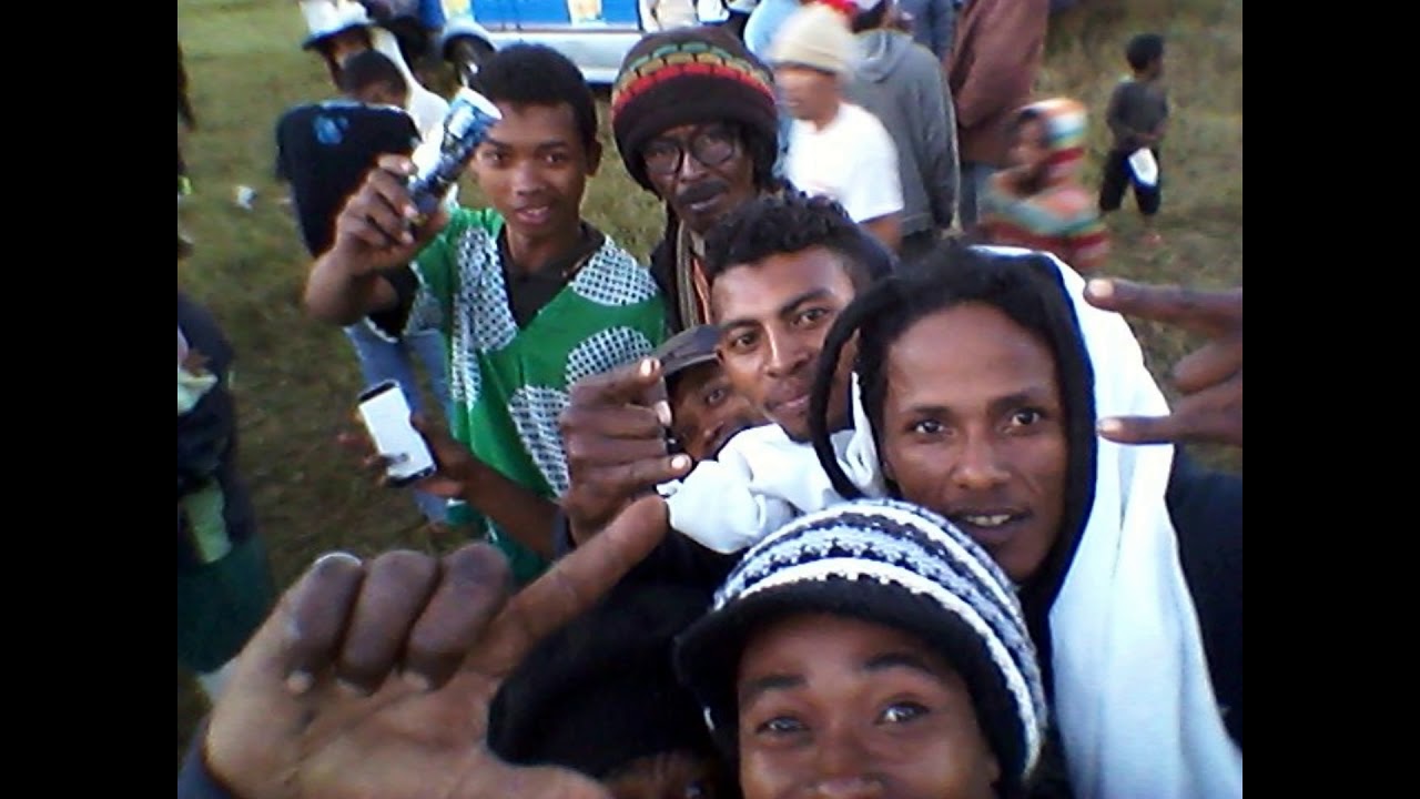 ANDAO ARY TSIKA (VAKISOVA TSIADANA FIADANANA) Artiste (Akon'ny Fanantenana mijoro)