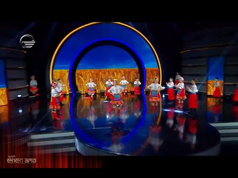 მოცეკვავეები გვანცა ბერუაშვილი, სოფო ცხადაძე და საბა ჯაფარიძე