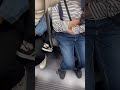 嫁の隣に座りたいから席譲れよー(足ｹﾘｰ)