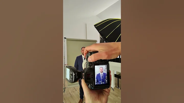 How to shoot a headshot with 3 lights #portraits #offcameraflash #bts #studiophotography