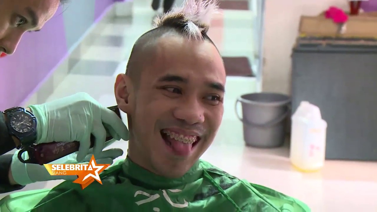 Ikmal Tobing Cukur  Rambut  Style Mohawk  di Studio YouTube