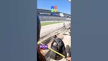 Lightning-fast tire change! Crucial seconds that define the world of F1!" #Racing #PitStop #F1Racing