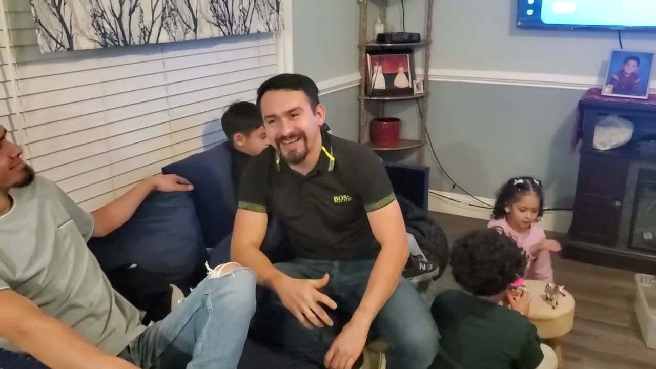 AQUI CONPARTIENDO CON MIS SOBRINOS CONLA TIA BERTILA EN USA