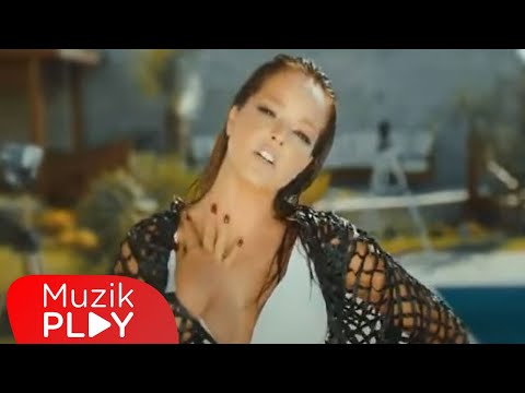 Saat 03.00 - Bengü (Official Video)