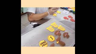 how to make a cookies design??