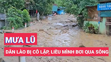 Dân Lào bị cô lập vì lũ, liều mình bơi qua sông, được người dân Nghệ An chia sẻ hàng cứu trợ