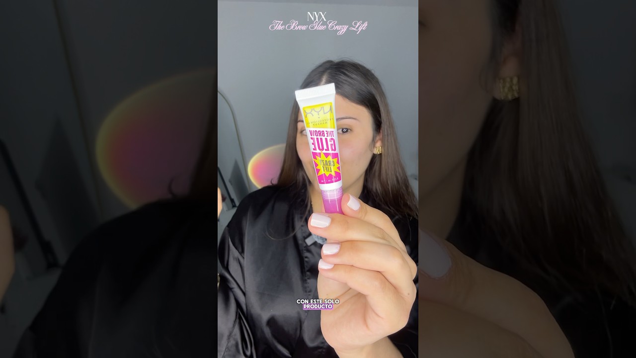 Con el the brow glue crazy lift de NYX es muy f&aacute;cil hacerte las cejas. #nyxcosmetics #browglue
