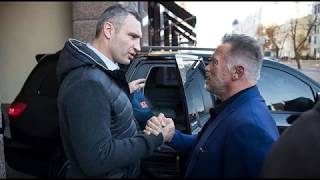 В сети высмеяли фото Кличко со Шварценеггером видео «Мне нужна твоя одежда и кресло губернатора»: в Сети высмеяли встречу Кличко и Шварценеггера