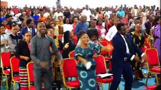 PAMBIO : POKEA SIFA, UTUKUFU, BWANA UNASTAHILI (ZILIPENDWA)