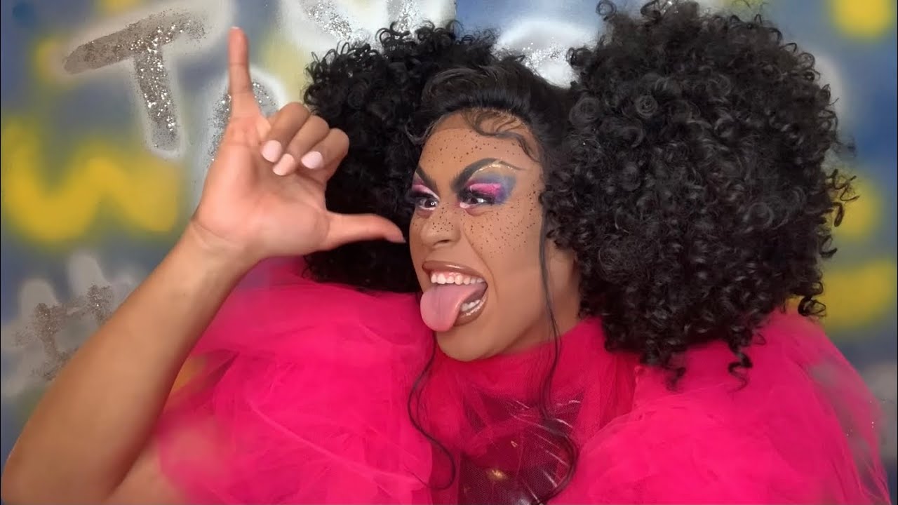 TAYRIS | Pink ‘n’ Blue Drag Makeup Tutorial!