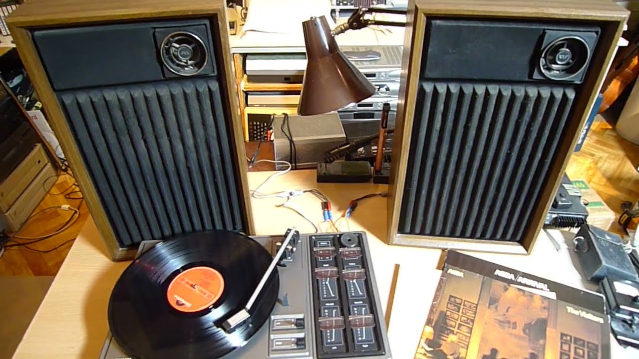 Testing my Soundesign Model 633 speakers (25 Watts)...