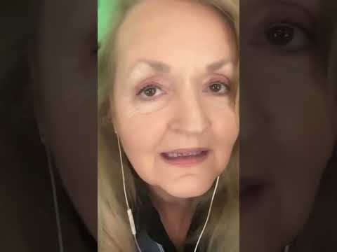 Let’s do your eyebrows using too faced brow wig