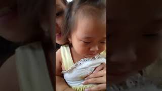 Em Bé Dể Thuw Wa Di Mat