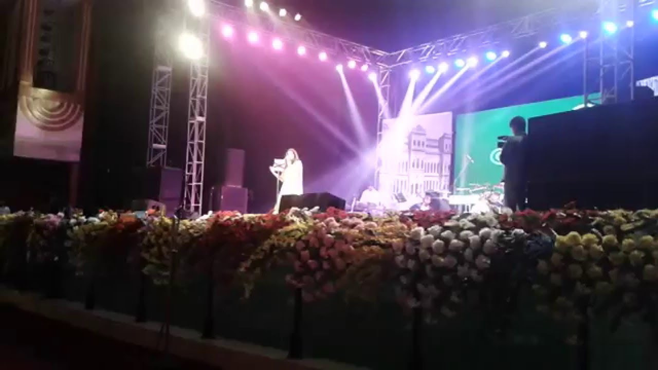 Tumi Robe Nirobe Rabindra Sangeet  Shreya Ghoshal Live in Kolkata  December 2015
