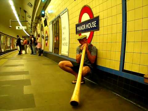 didgeridoo playing at Manor House station