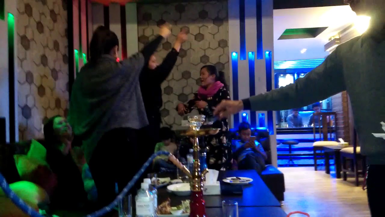 people enjoying at kings lounge - YouTube