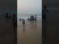 купание индусов в море Кандолим