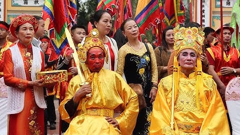 Độc đáo rước “vua, chúa sống” tại ngoại thành Hà Nội