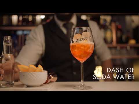 HOW TO MAKE AN APEROL SPRITZ