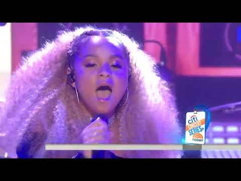 watch-rachel-crow-perform-her-new-single-‘dime’-live