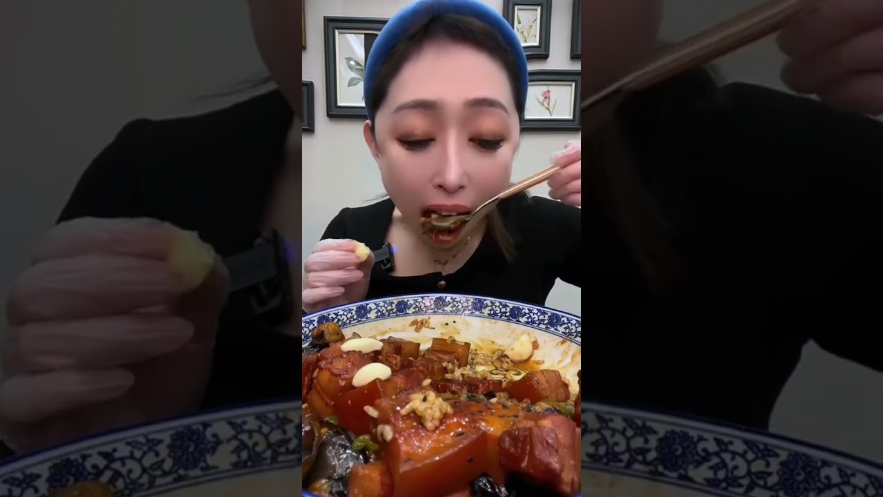 Braised pork with dipping sauce Forest food cooking