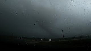 Intense Tornado West of Mount Zion IL | 12/28/2025
