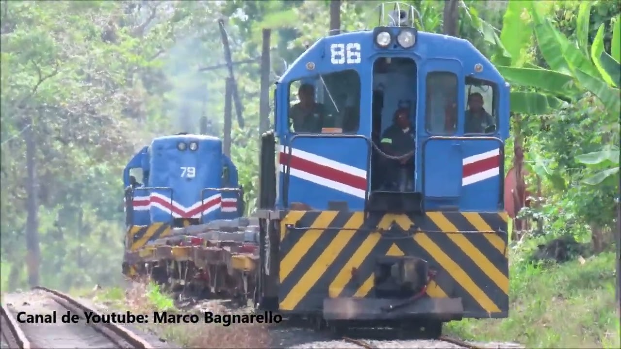 Pesado tren de carga del INCOFER en Rio Hondo, Siquirres