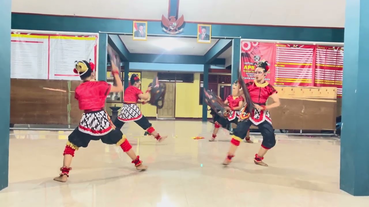 TARI WANODYA BAKOH PERPUSTAKAAN DESA CANDI ILMU