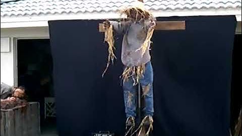 HAUNTEDPROPS.COM ANIMATED SCARECROW ROTTEN VIDEO 2
