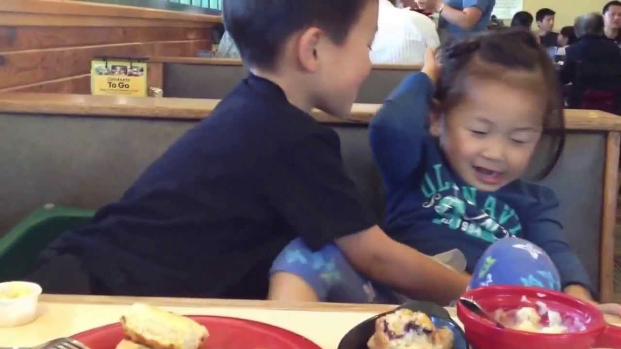 (4y6m)(3y2m) 兩兄妹曬相親相愛中