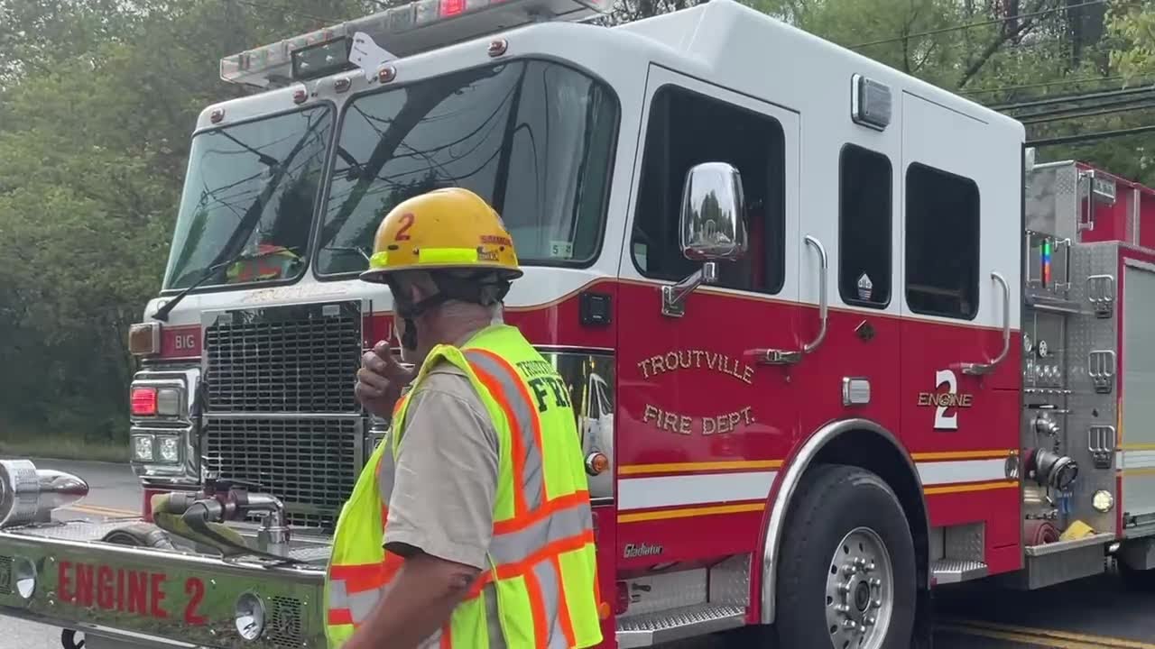 Tree on power lines blocks U.S. 11 in Troutville - YouTube