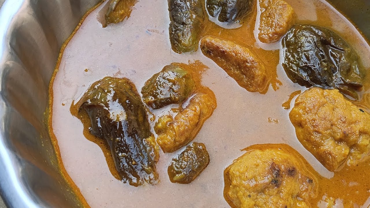 মাটির উনুনে বানালাম দারুন টেস্টি মাস কলাই ডালের বড়ি দিয়ে বেগুনের ঝোল রেসিপি#food #ভাইরাল ভিডিও