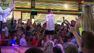 Mallorca Bierkönig 2023 Julian Sommer live mit Morgen kickt der Kater