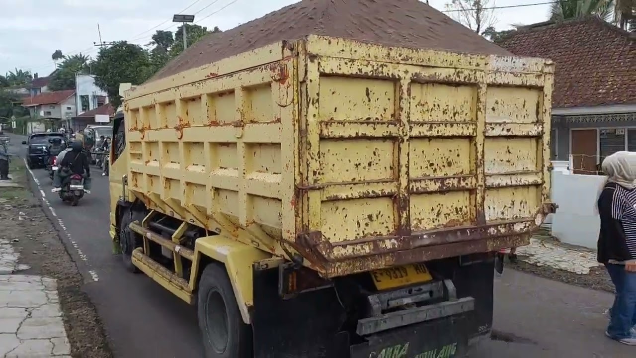 Ketika sang Anak gak mau naik!!! Arak²an kuda renggong di jalan Cimalaka-Tj Kerta 