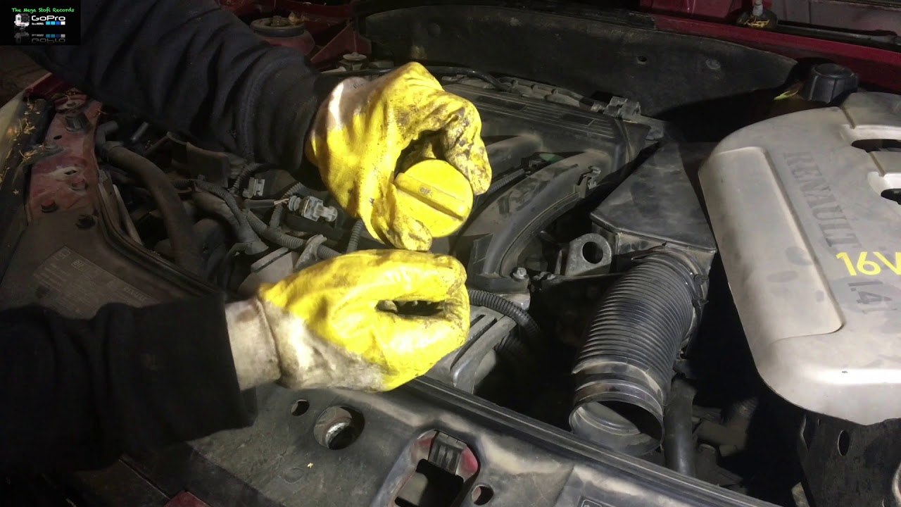 Замена масла рено симбол. Renault Oil change. Масло в Рено Симбол. Уровень масла для Рено Клио. Каким должен быть уровень масла на Рено Симбол 16 клапанов.