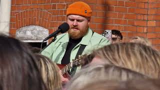 Tom Walker singing in Wrexham.