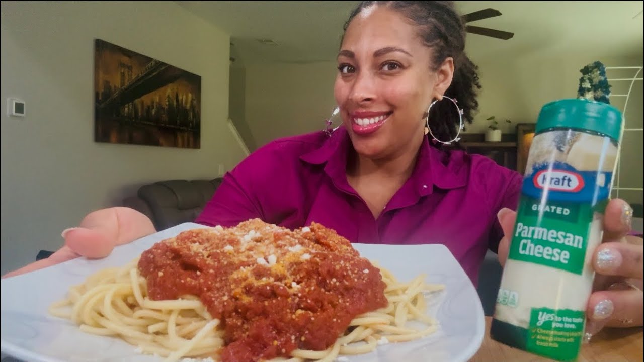 Queen L is Country. She’ll eat a Spaghetti Sandwich 😂 #mukbang # ...