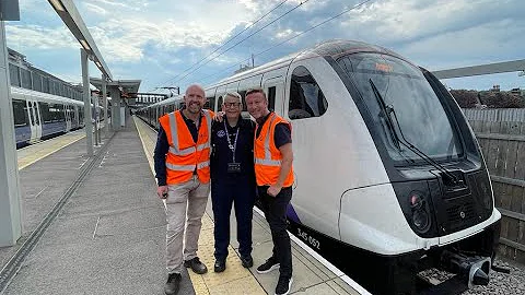 Hidden London Hangouts S6E1 - Elizabeth line: Driv...