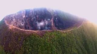 Video Puncak Gunung Ciremai Dramatik Dari Udara
